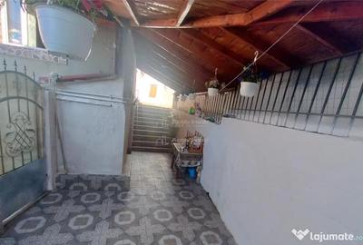 Casă cu 6 camere cu Teren 260 Mp în Muncitoresc - 1