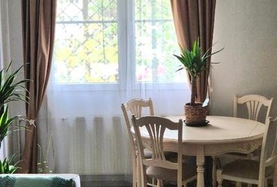 Apartament cu 3 camere semidecomandat, mobilat în Titan