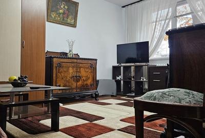 Matei Ambrozie, 3 camere - 8