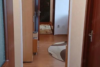Vand apartament 2 camere, semidecomandat, etaj 2 - 9