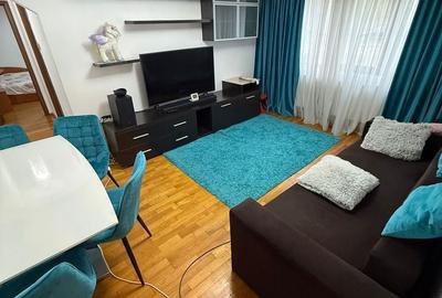 Apartament cu 3 camere semidecomandat în Craiovița Nouă