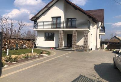 Casă cu Teren 550 Mp în Central - 1