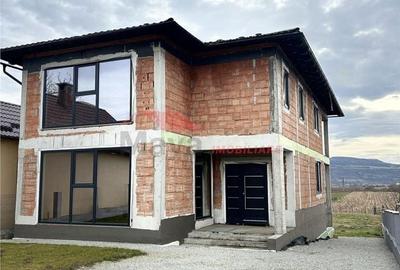 Casă cu 4 camere cu Teren 900 Mp în Uriu - 3