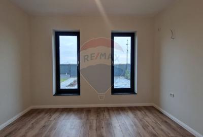 Casa / Vila cu 3 camere de vanzare Ciocanesti - 11