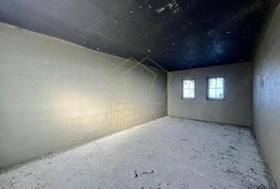 Casă cu 6 camere cu Teren 725 Mp în Moșnița Veche