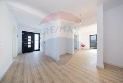 Casă cu 4 camere cu Teren 594 Mp în Hărman - 8