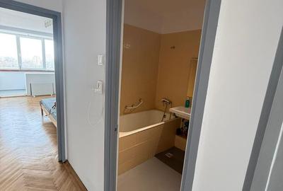 Apartament cu 3 camere semidecomandat în Complex Studențesc - 1