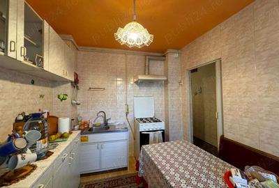 Apartament cu 3 camere decomandat în 22 Decembrie - 1