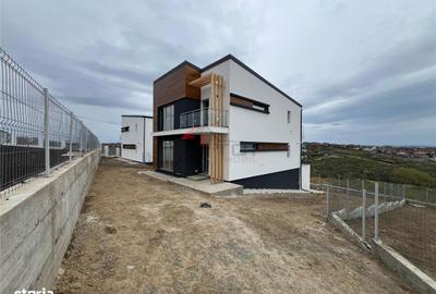Casă cu 4 camere cu Teren 400 Mp în Valea Adâncă