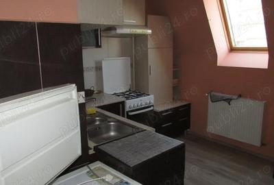 Apartament cu 3 camere decomandat în Zăvoi - 7
