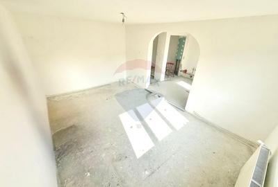 De vanzare apartament cu 3 camere la pret de doua camere!!