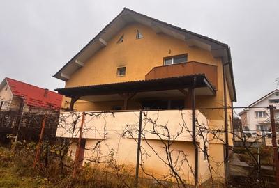 Casă individuală cu 3 camere cu Canalizare în Centura - 2