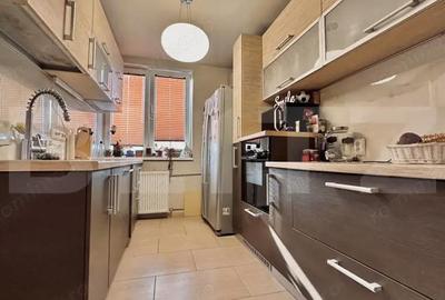 Apartament cu 4 camere semidecomandat, mobilat în Decebal - 1
