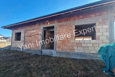 Casă cu 3 camere cu Teren 4028 Mp în Șuici