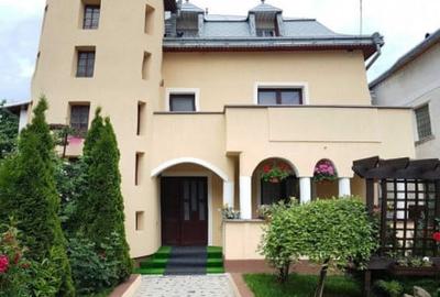 Casă cu 8 camere cu Teren 650 Mp în Policlinica - 2