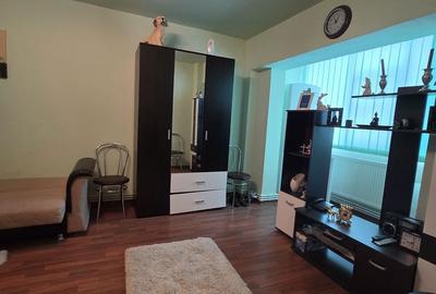 Garsonieră decomandată, mobilată în Radu Negru