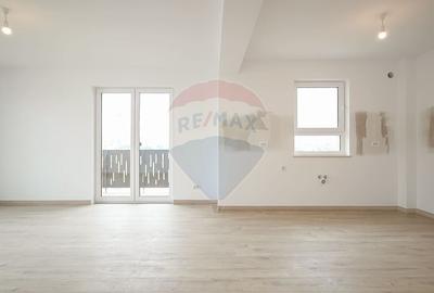 Apartament cu 3 camere semidecomandat în Tractorul - 3