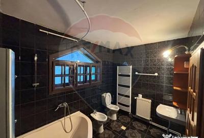 Casă cu 5 camere cu Teren 700 Mp în Grădiște