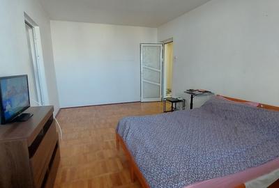Apartament cu 3 camere semidecomandat în Titan - 2