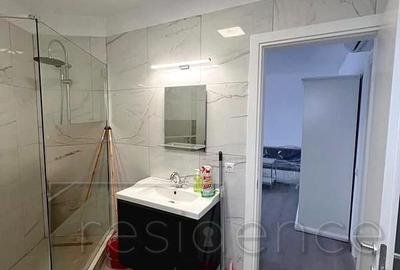 Apartament cu 3 camere semidecomandat în Florești