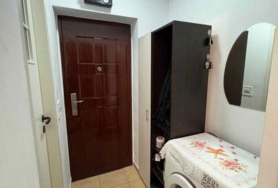 Garsonieră decomandată în Baza 3 - 4