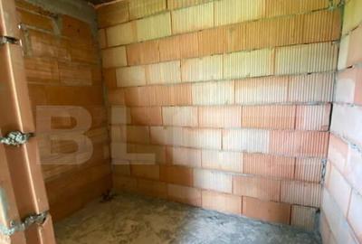 Casa la rosu, cu 3 camere, 74 mp, teren 800 mp, zona Centur - 9