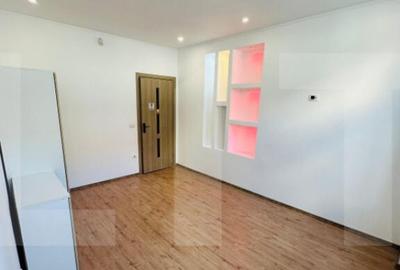 Apartament de vanzare, cu 3 camere, zona ultracentrala - 1