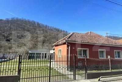 Casă cu Teren 3298 Mp în Central - 8