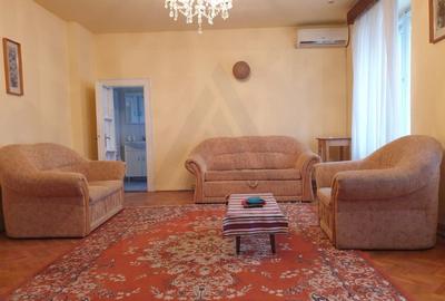 Apartament cu 4 camere decomandat în Central