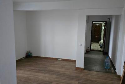 Vând apartament 2 camere - zona Hotel Select - 1