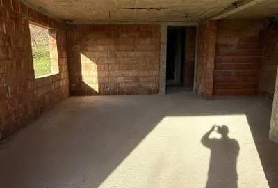 Casă cu Teren 536 Mp în Groși - 11