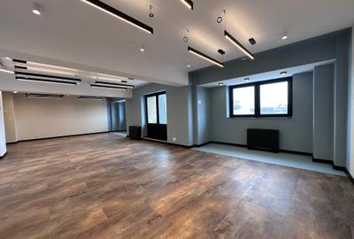 Apartament cu 5 camere decomandat în P-ța Victoriei - 9