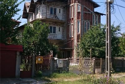 Casă cu Teren 2600 Mp în Roșiori de Vede