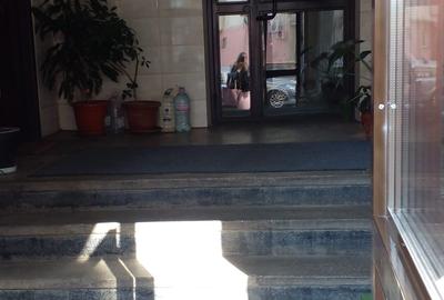 Apartament cu 3 camere decomandat, mobilat în 13 Septembrie - 10