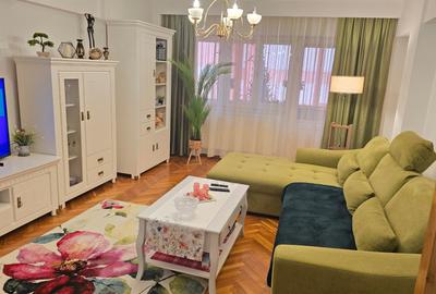 Apartament cu 3 camere decomandat în Dacia