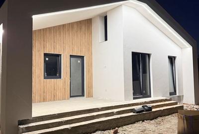 Casă cu 3 camere în Sântandrei