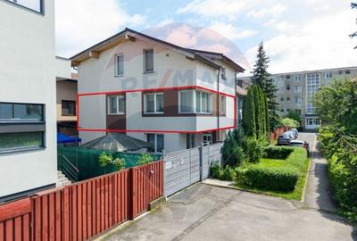 Apartament cu 3 camere decomandat în Tractorul - 1