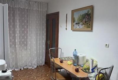 Apartament cu 3 camere semidecomandat în Dorobanților
