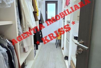 Apartament cu 4 camere decomandat în Trivale
