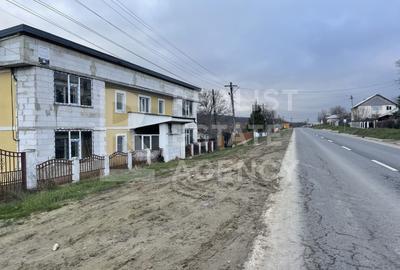 Casă individuală cu 10 camere cu Canalizare în Schitu Duca - 2