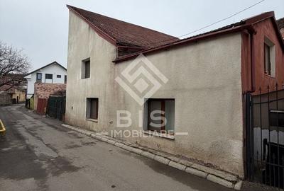 Casă individuală cu 4 camere cu Canalizare în Central - 1