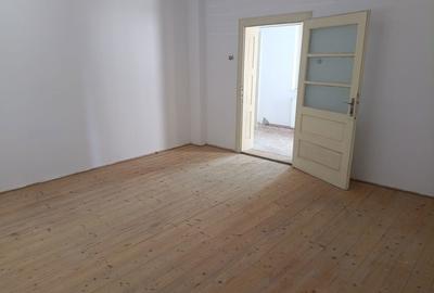Casă cu 4 camere în Central - 3