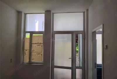 Spațiu comercial, de 75 mp, în Central