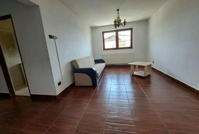 Apartament cu 3 camere decomandat în Micro 5