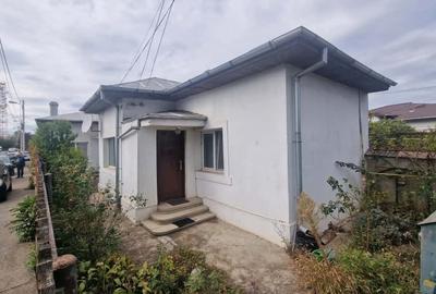 Casa 5 camere + Beci + Garaj 2 masini + Curte fata + Curte spate - Teren pe colt - 1