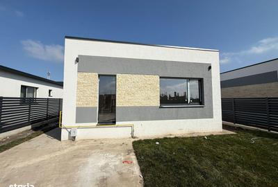 Casă cu 4 camere cu Teren 300 Mp în Clinceni