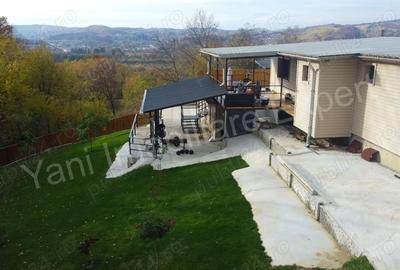 Casă cu Teren 900 Mp în Central - 1