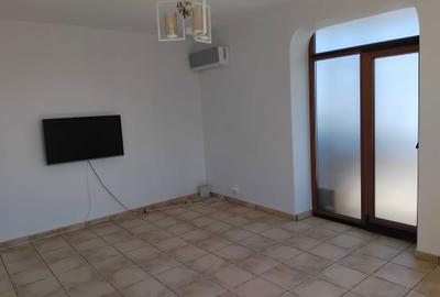 Apartament cu 3 camere decomandat în Micro 6 - 1