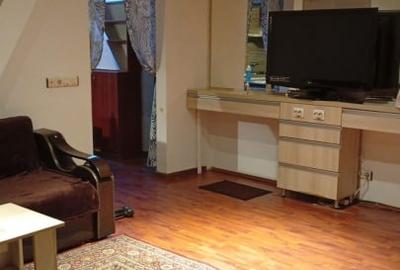 Apartament cu 3 camere decomandat, mobilat în Titan