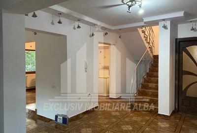 Casă individuală cu 5 camere cu Canalizare în Cetate - 2